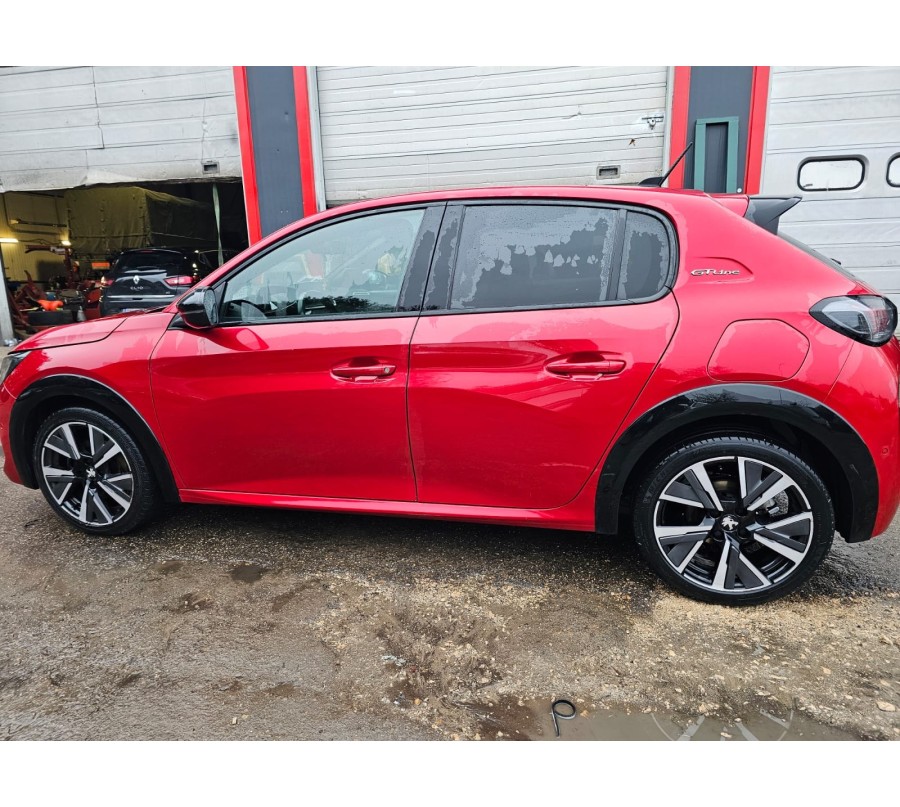 Peugeot 208 phase2 GTLINE 1.2 130CV Peugeot 208 phase2 GTLINE 1.2 130CV